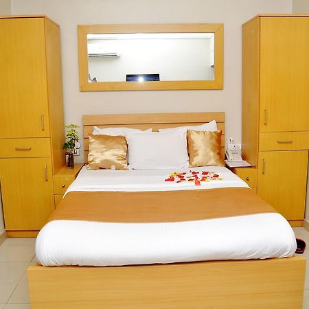 Primal Hotel Isaac John Gra Икеджа Екстериор снимка