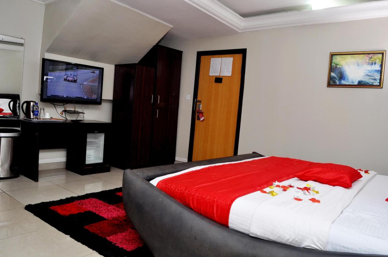 Primal Hotel Isaac John Gra Икеджа Екстериор снимка